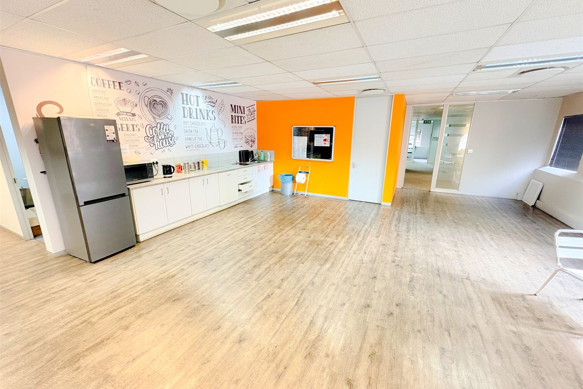 Office building to let - Photo 5