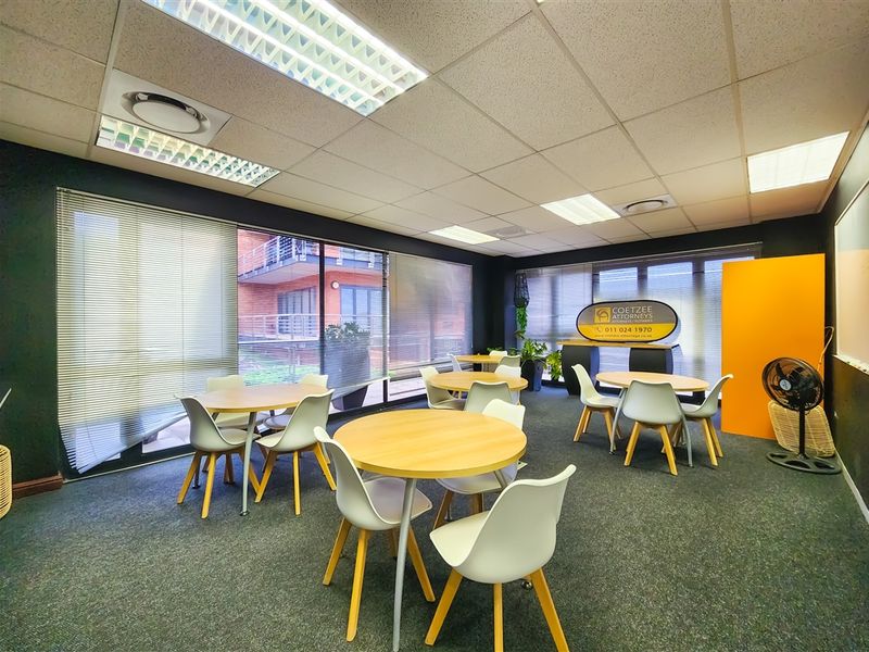 383m2 Ground Floor Office to Let in Allen's Nek - Photo 9