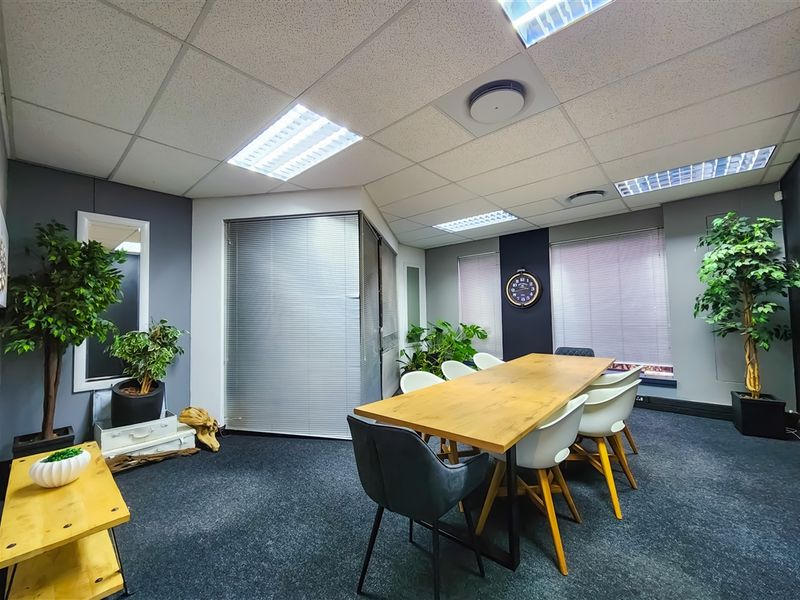 383m2 Ground Floor Office to Let in Allen's Nek - Photo 6