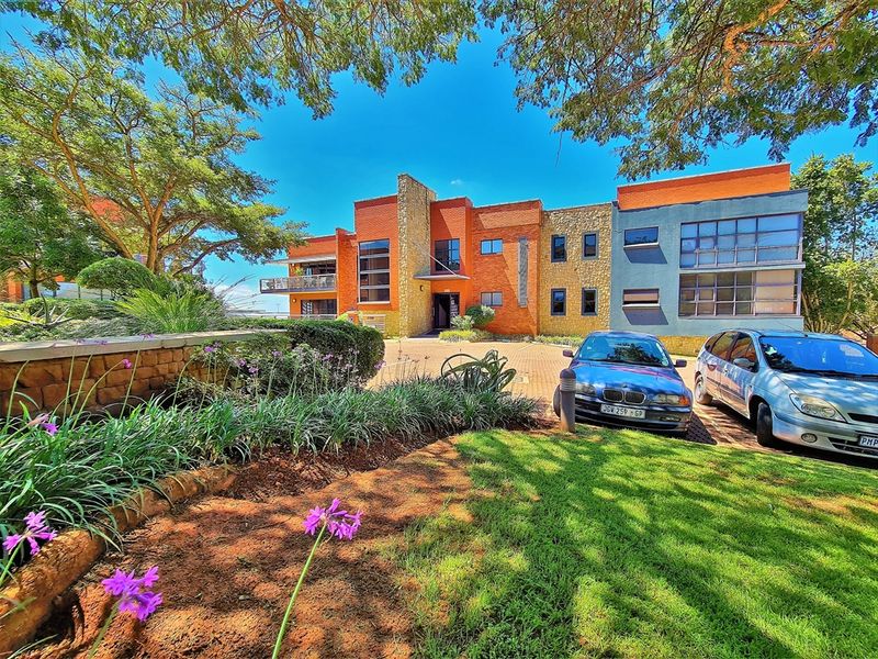 383m2 Ground Floor Office to Let in Allen's Nek - Photo 2