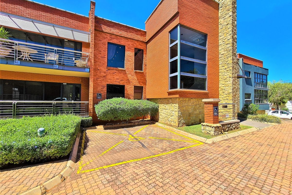 383m2 Ground Floor Office to Let in Allen's Nek - Photo 4