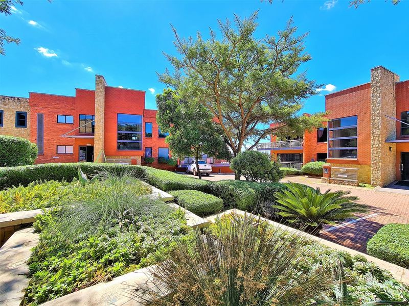 383m2 Ground Floor Office to Let in Allen's Nek - Photo 3