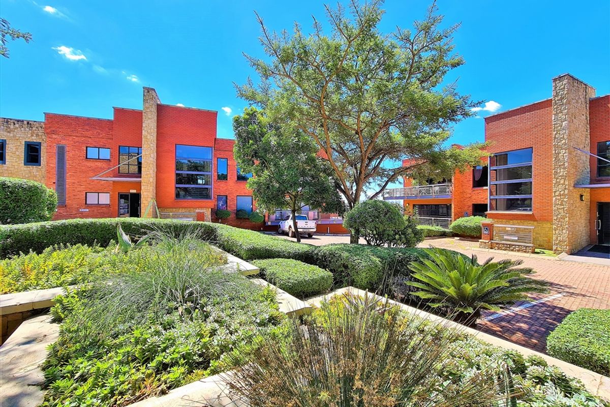 383m2 Ground Floor Office to Let in Allen's Nek - Photo 3