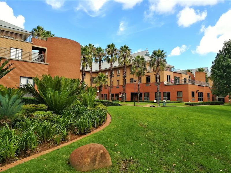220m2 First Floor Office to Let in Constantia Kloof - Photo 6