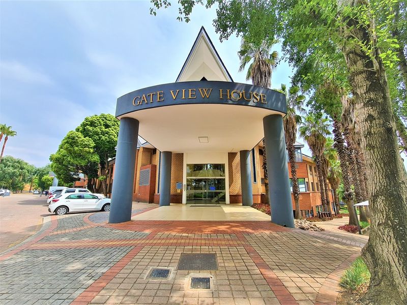 220m2 First Floor Office to Let in Constantia Kloof - Photo 2