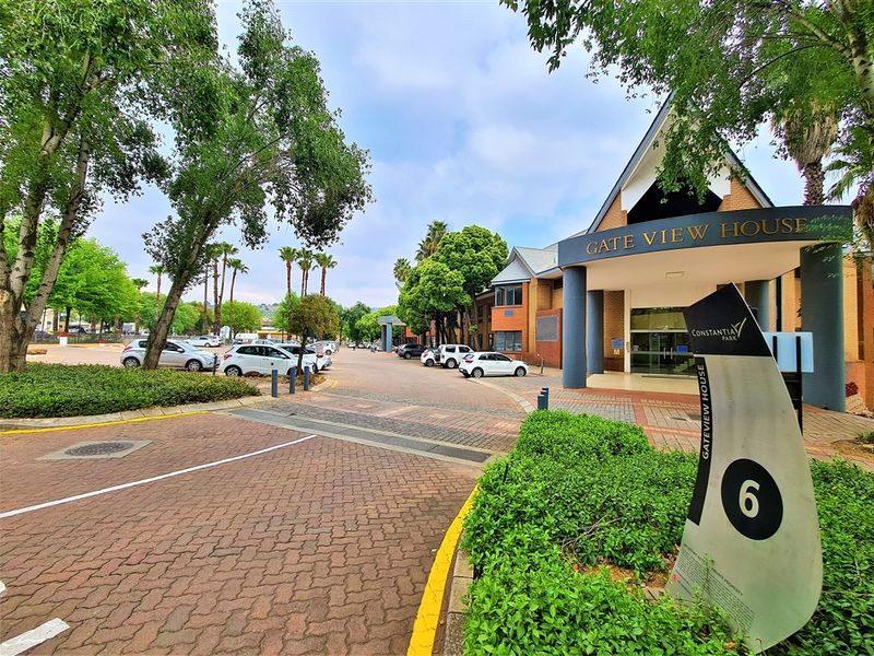 220m2 First Floor Office to Let in Constantia Kloof - Photo 4