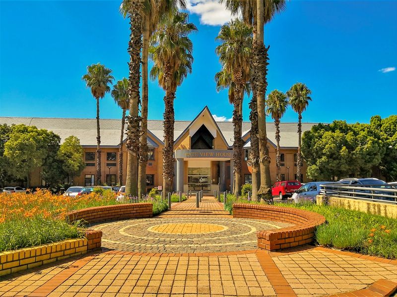 220m2 First Floor Office to Let in Constantia Kloof - Photo 5
