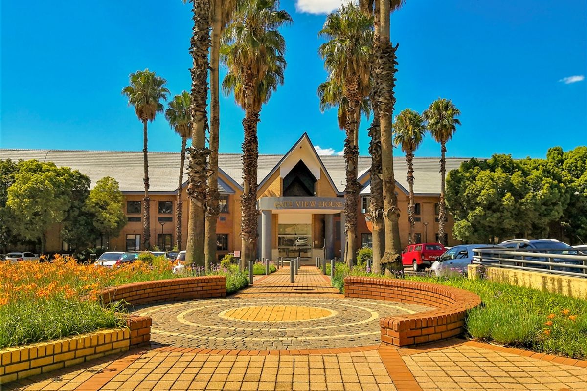 220m2 First Floor Office to Let in Constantia Kloof - Photo 5