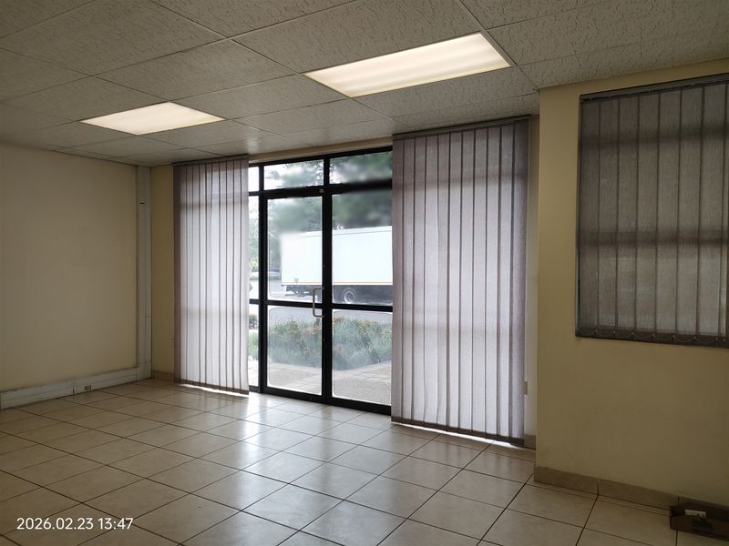 Warehouse Rental Monthly In Randburg - Photo 8