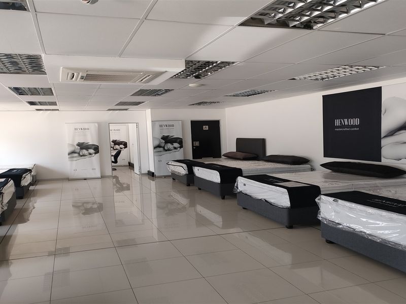 1587m2  Warehouse  - TO LEASE or for Sale - Photo 4