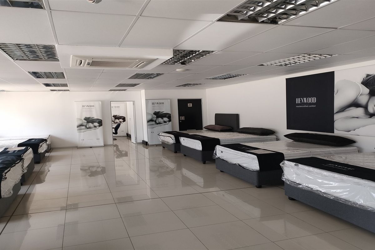 1587m2  Warehouse  - TO LEASE or for Sale - Photo 4
