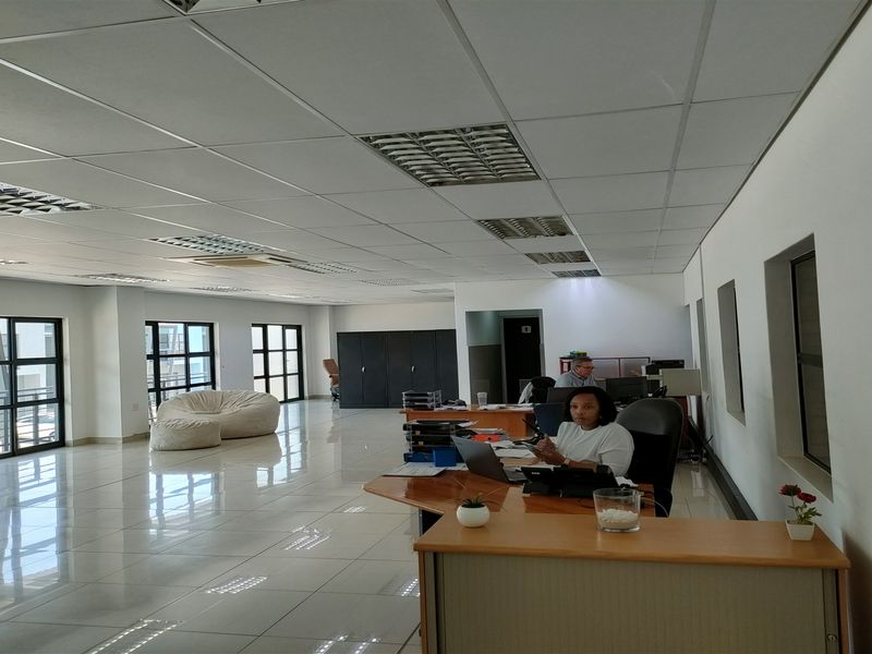 1587m2  Warehouse  - TO LEASE or for Sale - Photo 2