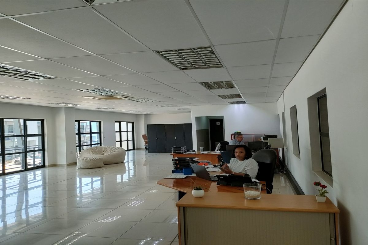 1587m2  Warehouse  - TO LEASE or for Sale - Photo 2