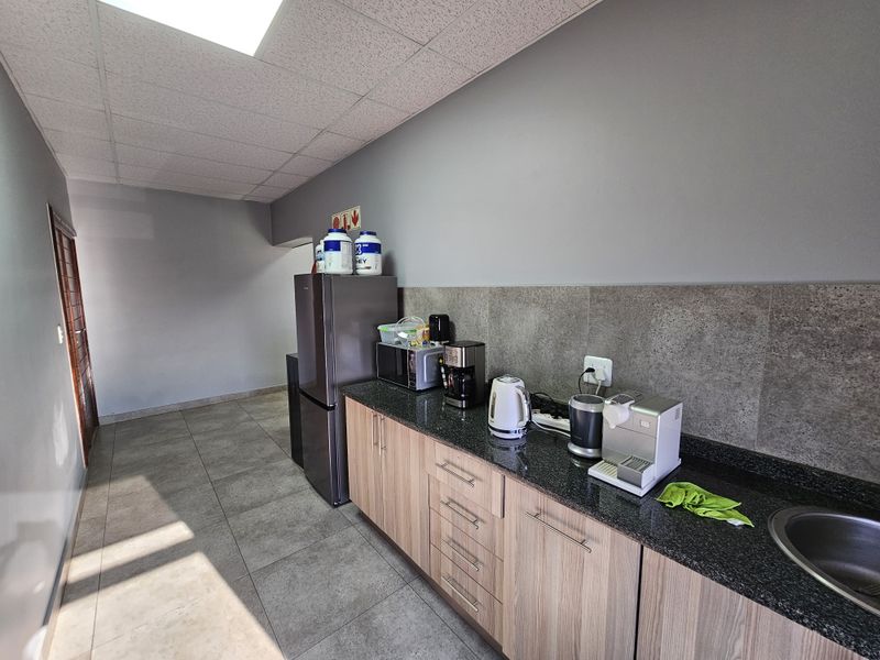 TO LET - Factory/Warehouse - Centurion West - Photo 7