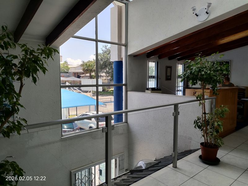 1450m2  Warehouse  - TO LEASE or FOR SALE R 5000 000 Plus VAT - Photo 8