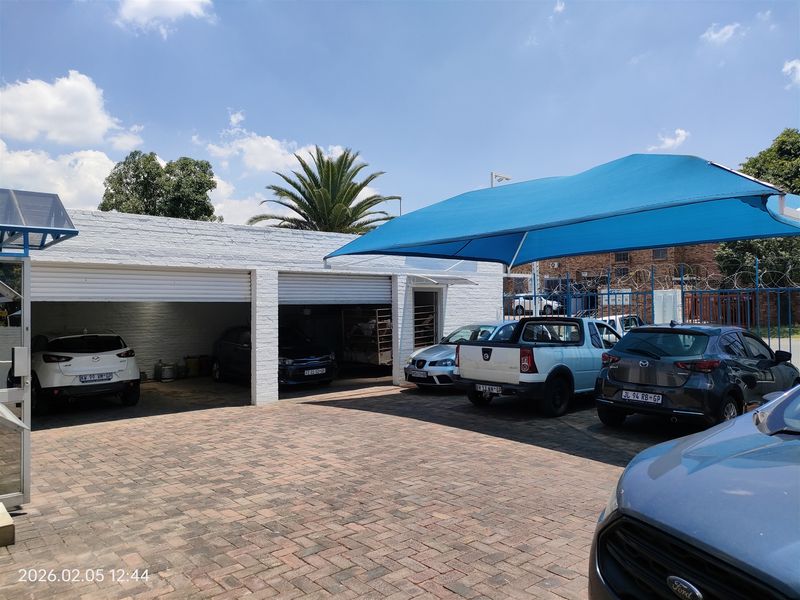 1450m2  Warehouse  - TO LEASE or FOR SALE R 5000 000 Plus VAT - Photo 3