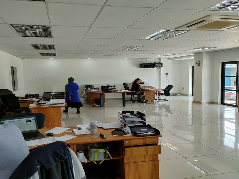 1587m2  Warehouse  - FOR SALE R14 759 100.00 or TO LEASE at R115 851.00 - BOTH plus VAT - Photo 8