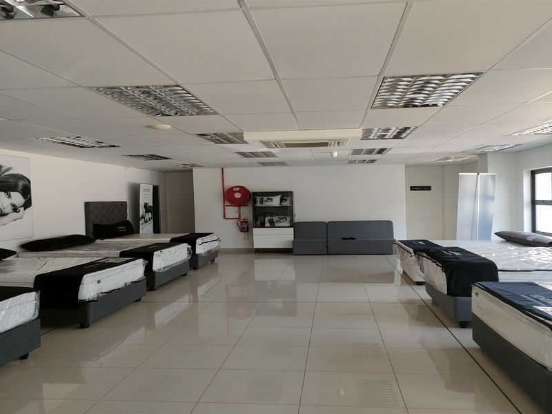 1587m2  Warehouse  - FOR SALE R14 759 100.00 or TO LEASE at R115 851.00 - BOTH plus VAT - Photo 4