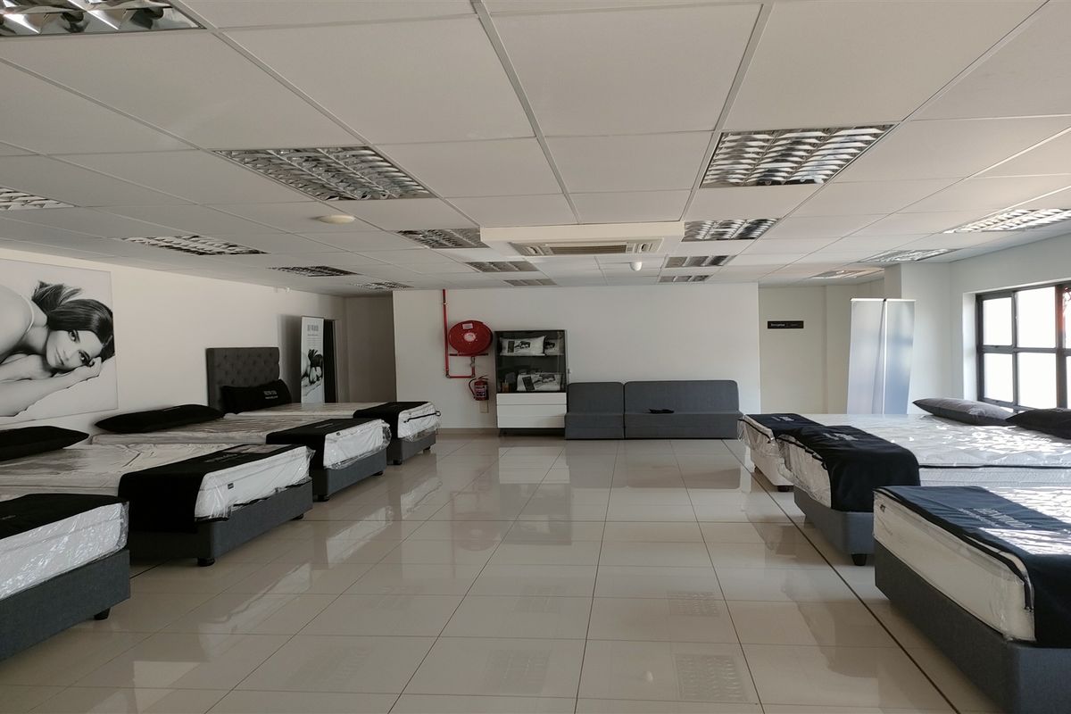 1587m2  Warehouse  - FOR SALE R14 759 100.00 or TO LEASE at R115 851.00 - BOTH plus VAT - Photo 4