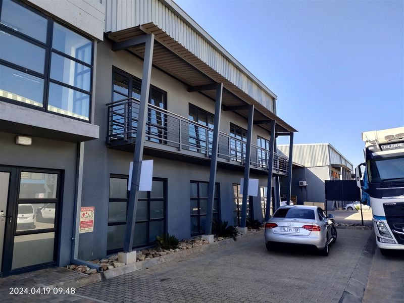 1587m2  Warehouse  - FOR SALE R14 759 100.00 or TO LEASE at R115 851.00 - BOTH plus VAT - Photo 2
