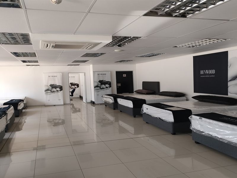 1587m2  Warehouse  - FOR SALE R14 759 100.00 or TO LEASE at R115 851.00 - BOTH plus VAT - Photo 3