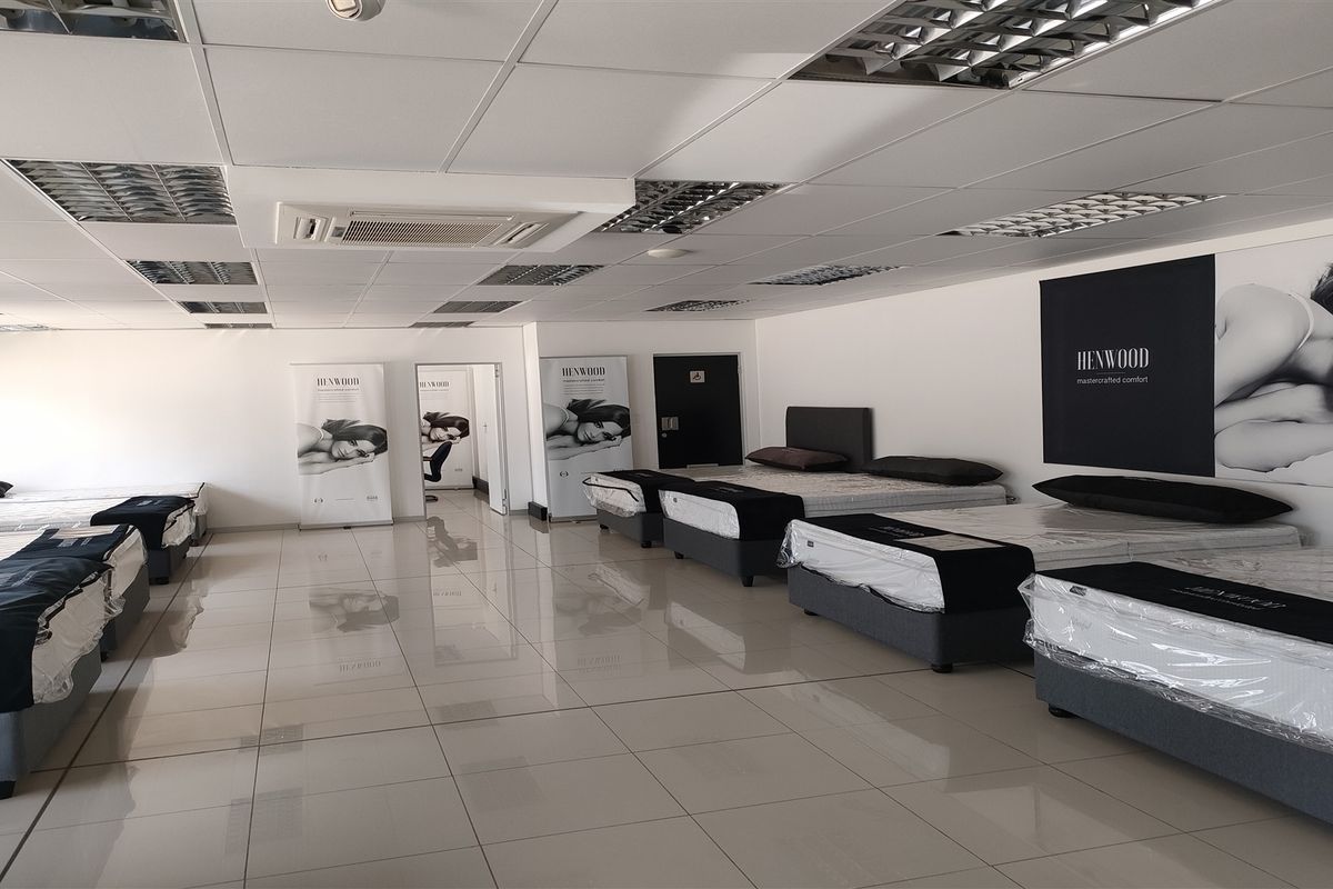 1587m2  Warehouse  - FOR SALE R14 759 100.00 or TO LEASE at R115 851.00 - BOTH plus VAT - Photo 3