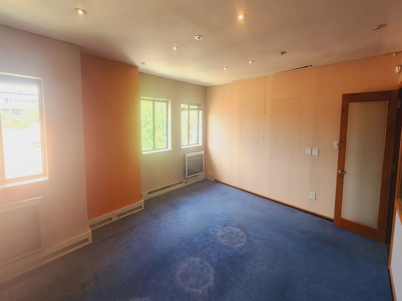 335sqm Offices to let in Sandown, Sandtown - Photo 2