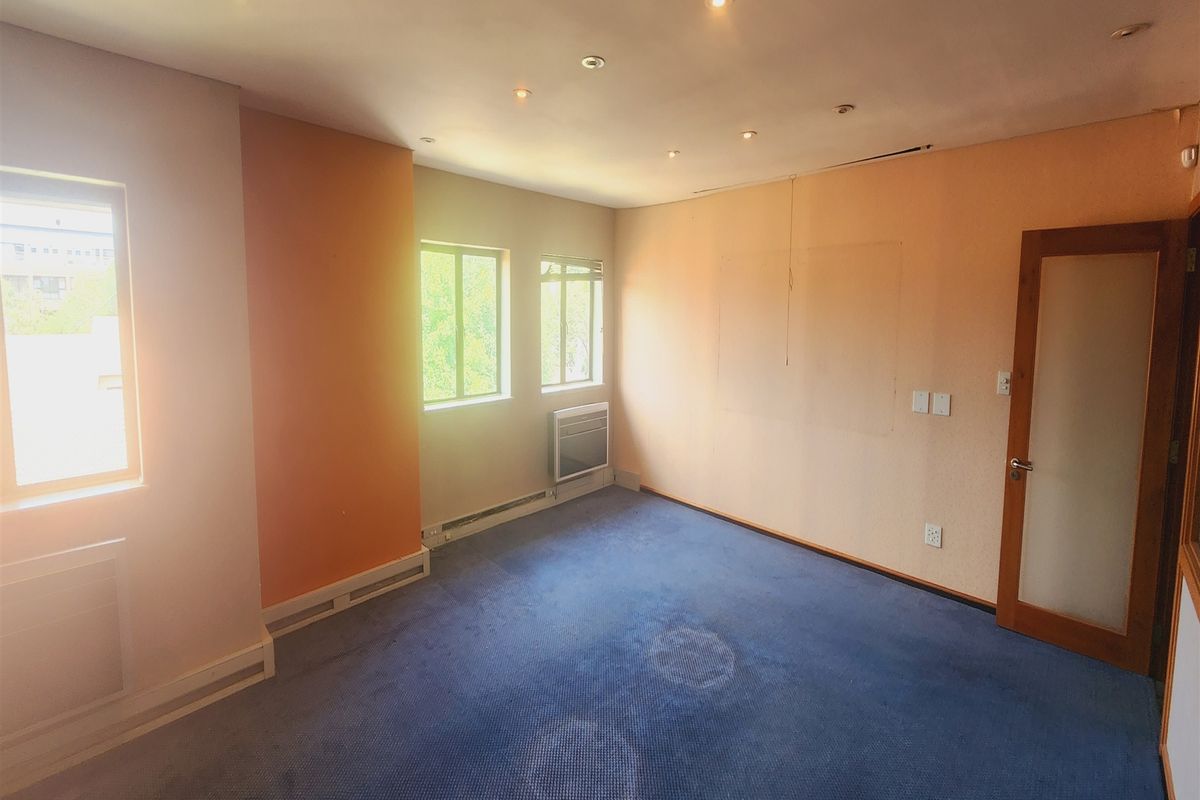 335sqm Offices to let in Sandown, Sandtown - Photo 2