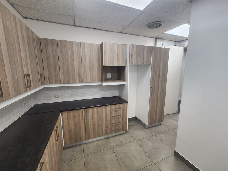 386.58sqm Office space to let in Strathavon, Sandton - Photo 6