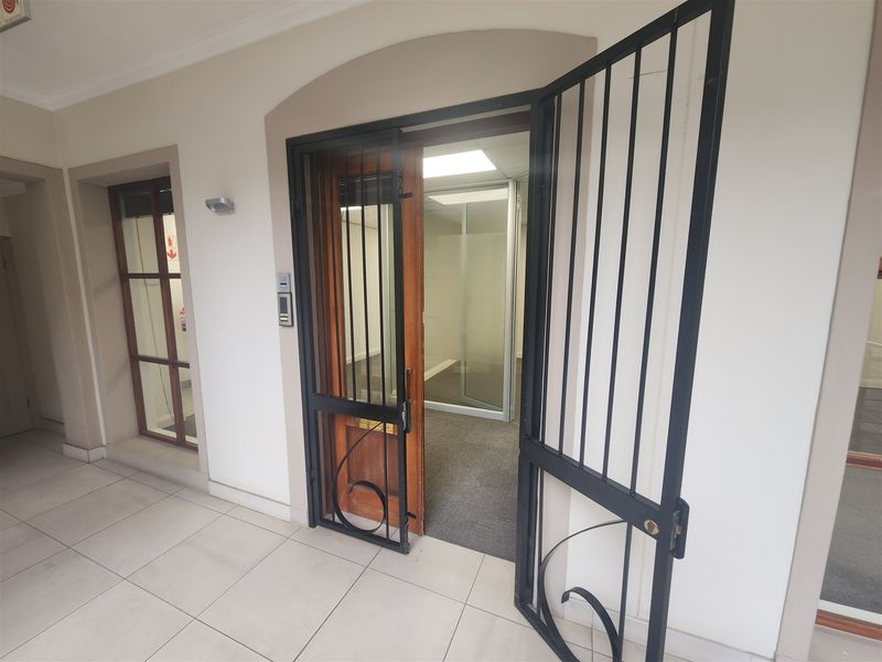 386.58sqm Office space to let in Strathavon, Sandton - Photo 3