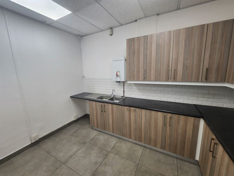 386.58sqm Office space to let in Strathavon, Sandton - Photo 5