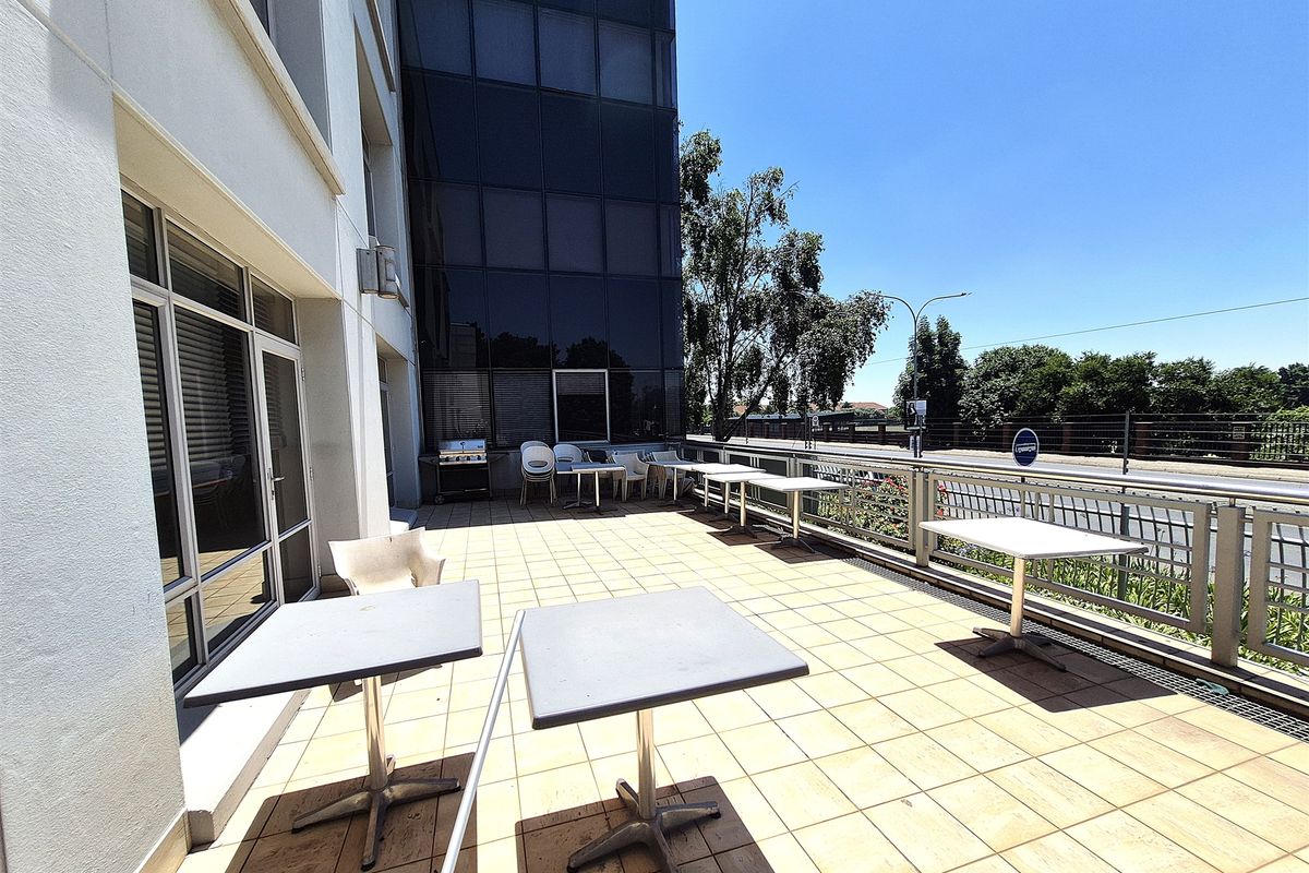 611.87m2 Offices to let in Illovo - Photo 3