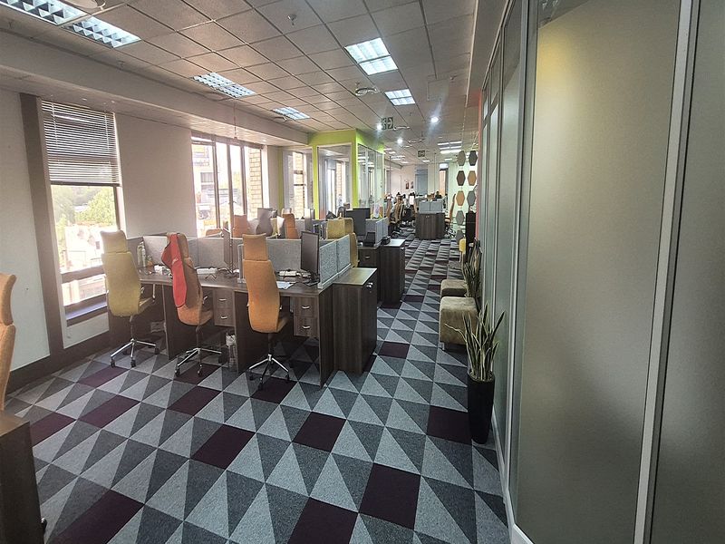 8063,65sqm Office to Let in Rosebank - Photo 7