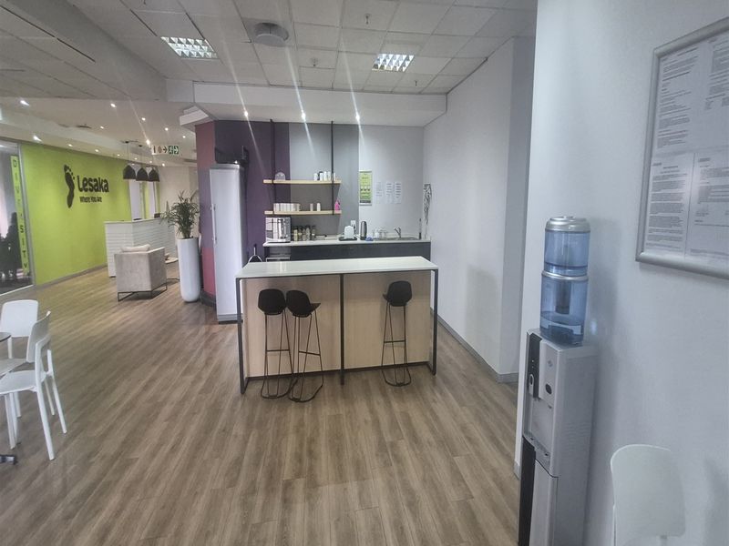 8063,65sqm Office to Let in Rosebank - Photo 3