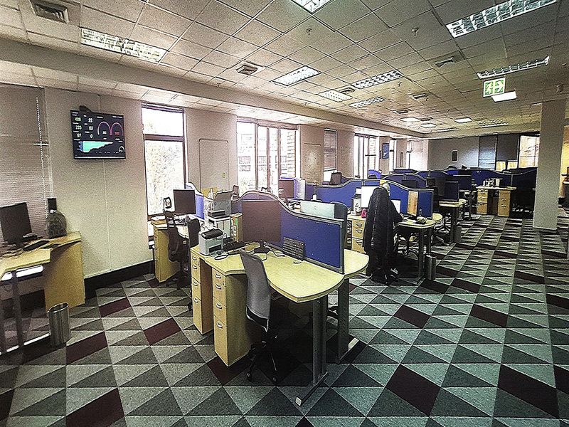 8063,65sqm Office to Let in Rosebank - Photo 5