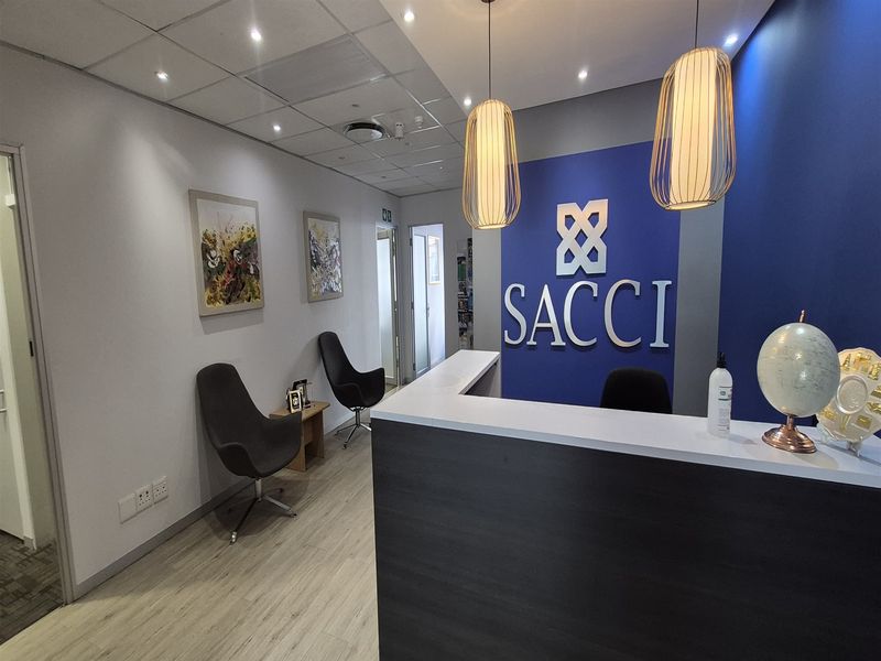 313.64 sqm Offices to let in Illovo - Photo 3