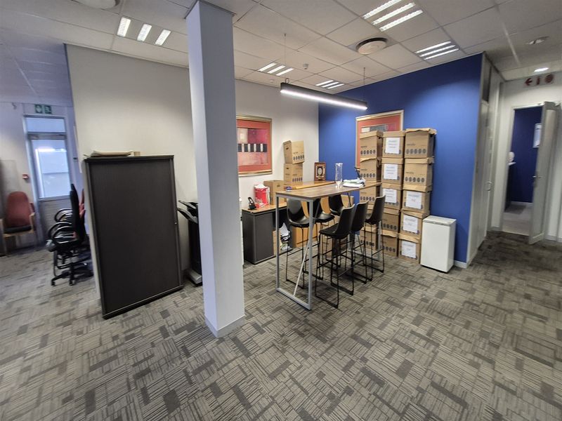 313.64 sqm Offices to let in Illovo - Photo 10