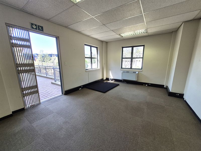 242m2 offices to let in Hyde Park - Photo 8