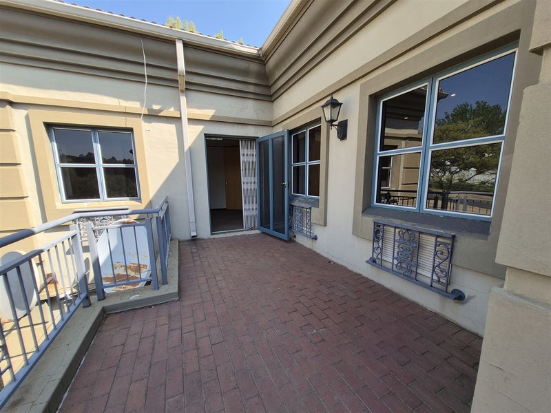 242m2 offices to let in Hyde Park - Photo 9