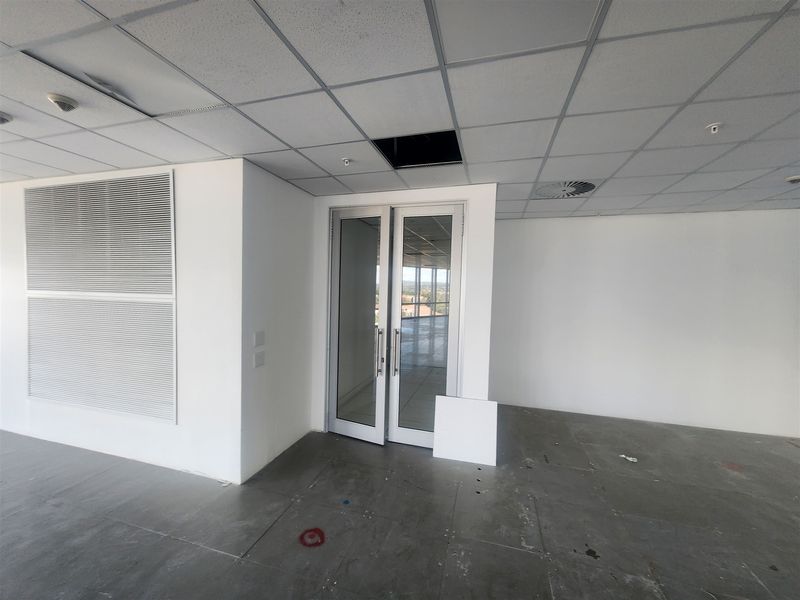 318,85sqm Office space to let in Sandton - Photo 4
