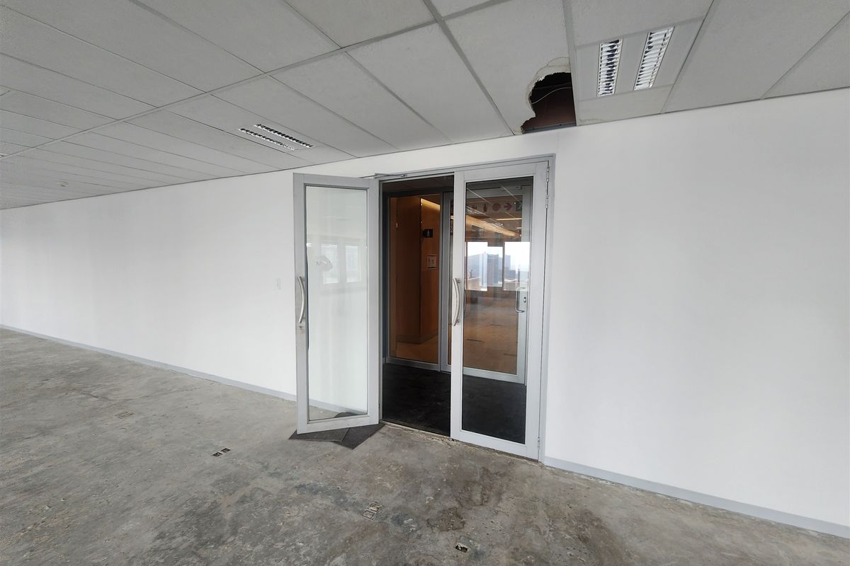 589.11sqm Offices to let in Sandton - Photo 5