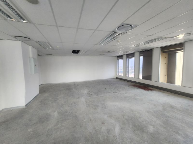 589.11sqm Offices to let in Sandton - Photo 4