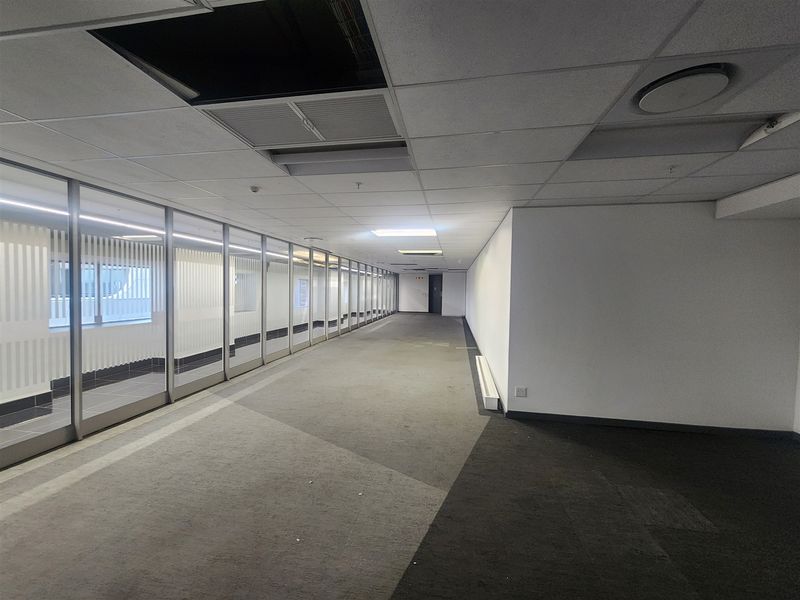 1368m2 Office space to let in Sandton - Photo 9