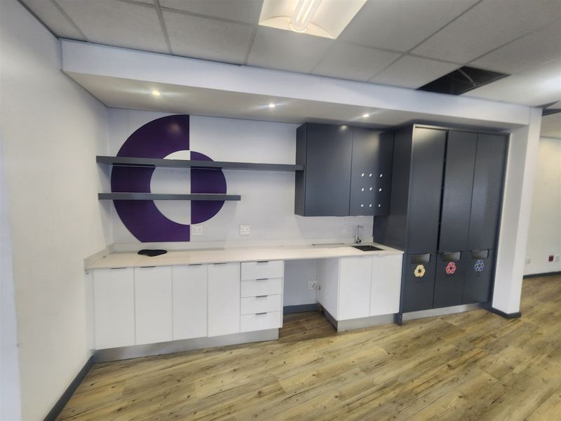 1368m2 Office space to let in Sandton - Photo 8