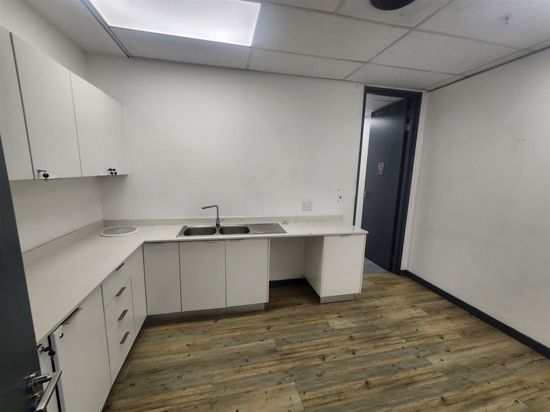 1368m2 Office space to let in Sandton - Photo 6