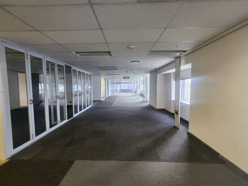1368m2 Office space to let in Sandton - Photo 10