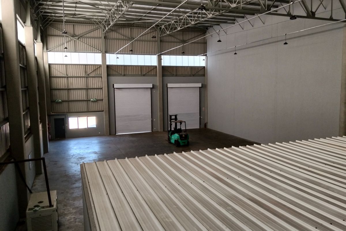 2244m2  Warehouse  - TO LEASE - Photo 4