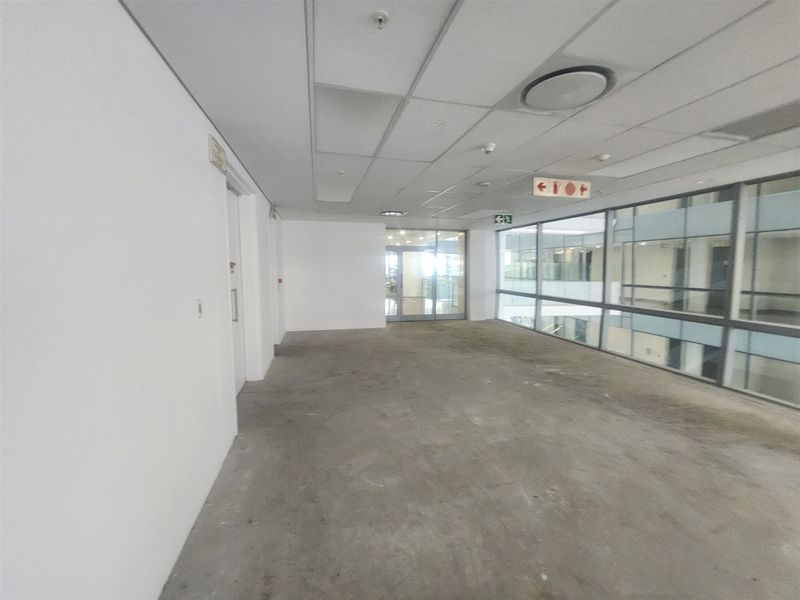 423.72sqm Offices to let in Sandton - Photo 7