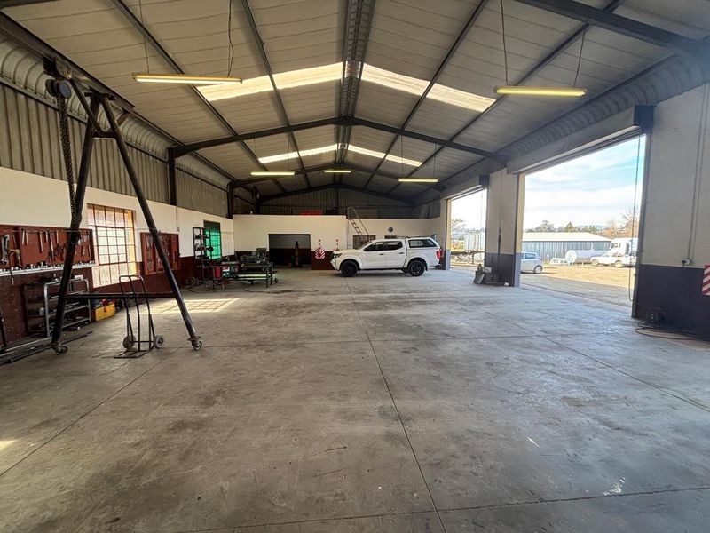 2760sqm site with 300sqm workshop in Merrivale, Howick for sale at R4 350 000-00 plus Vat. - Photo 8