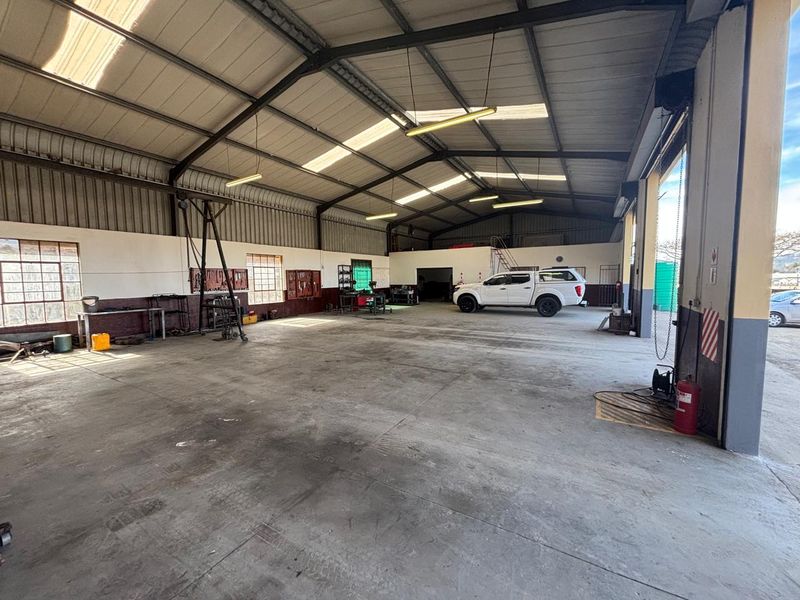 2760sqm site with 300sqm workshop in Merrivale, Howick for sale at R4 350 000-00 plus Vat. - Photo 10
